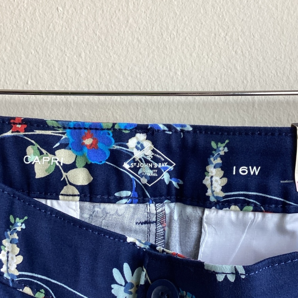 St. John's Bay Navy Floral Capri Shorts - Picture 2 of 8